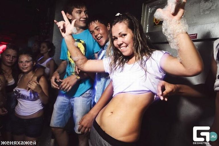Порно конкурс на пенной вечеринке в клубе фото